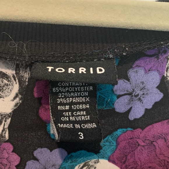 💀 silky pullover blouse 🌸 - Picture 2 of 2